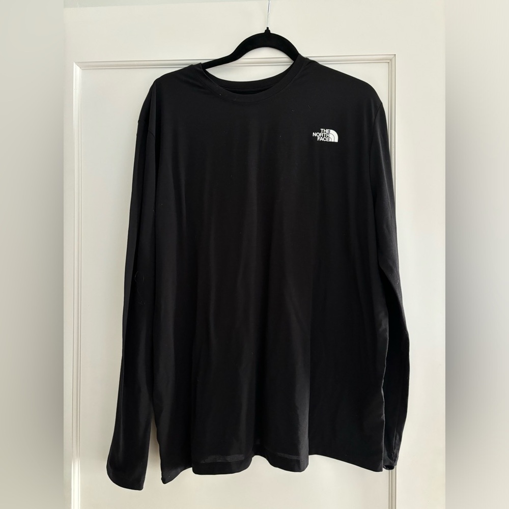 NEW! Men’s lightweight north face layer size XL